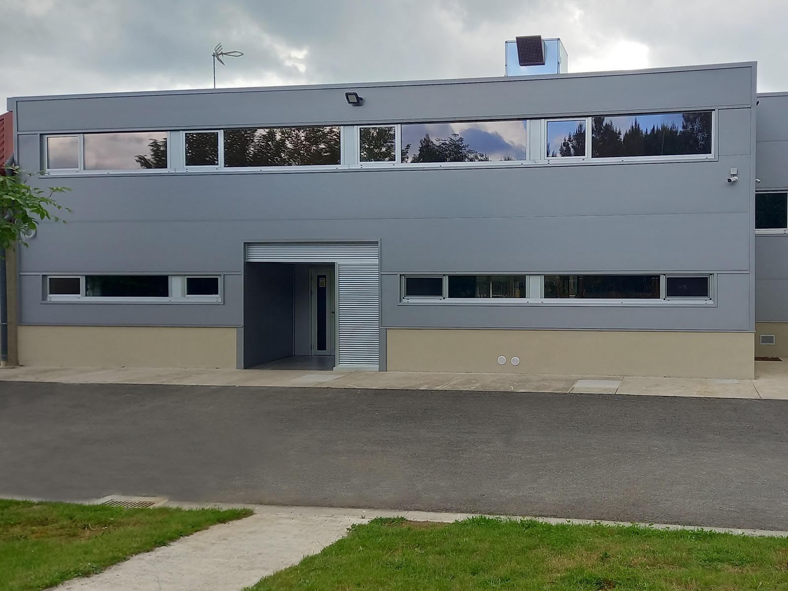 2025 - Equipamento do edificio destinado a Centro de D&iacute;a, a servizos xerais de coci&ntilde;a-comedor e vestiarios